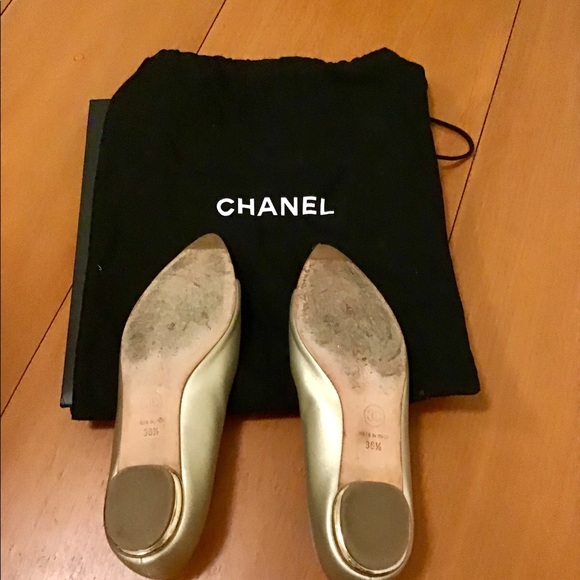 Chanel gold and black flats - Picture 5 of 8